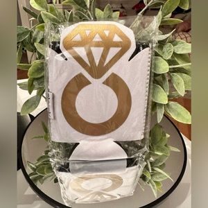 🚨 NEW Bridal party coozie 💍